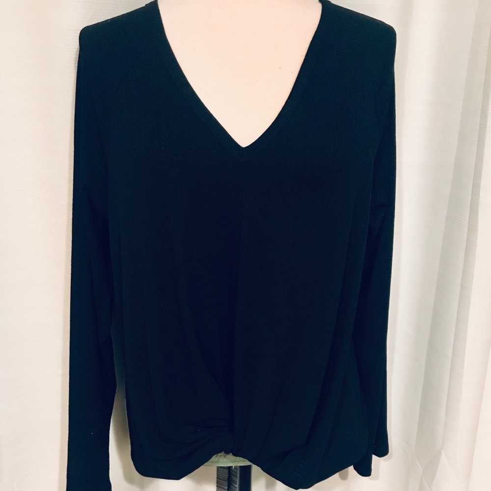 🔥SALE NWT Ro&De Black cinched waist v neck blouse